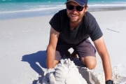 Parc Fitzgerald, Nico fait un chateau de sable sur une plage magnifique