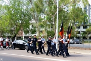 Un petit défilé policier dans les rues de Darwin avec cornemuses bien sûr !